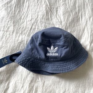 MUST GO // FINAL OFFERS Adidas Bucket Hat